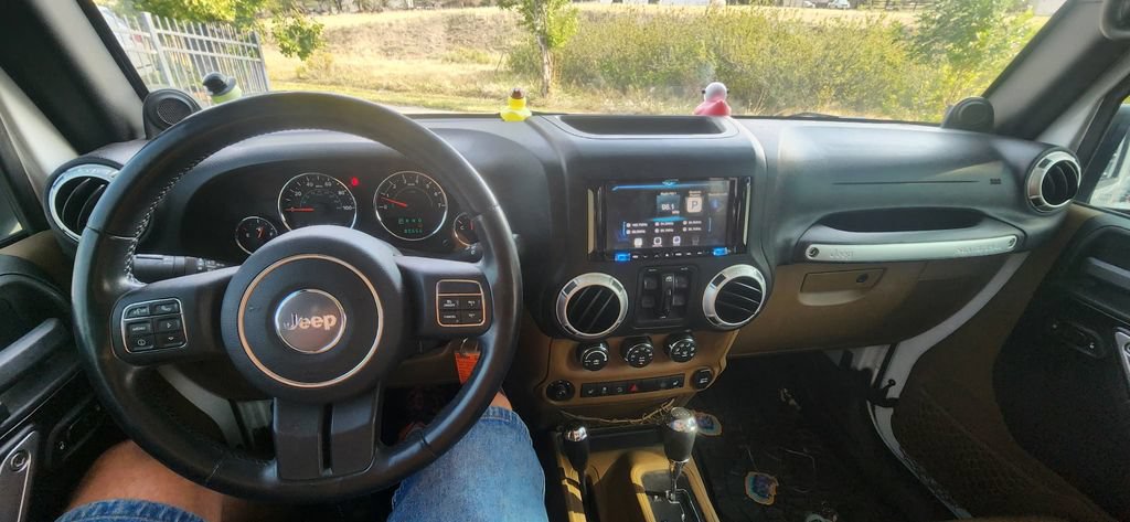 Used 2012 Jeep Wrangler Unlimited Sahara w/ Connectivity Group AWD/4WD image 4