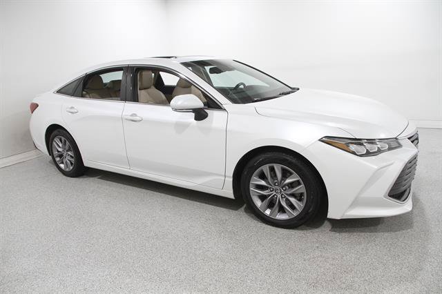 Used 2019 Toyota Avalon XLE w/ Moonroof Package FWD image 1