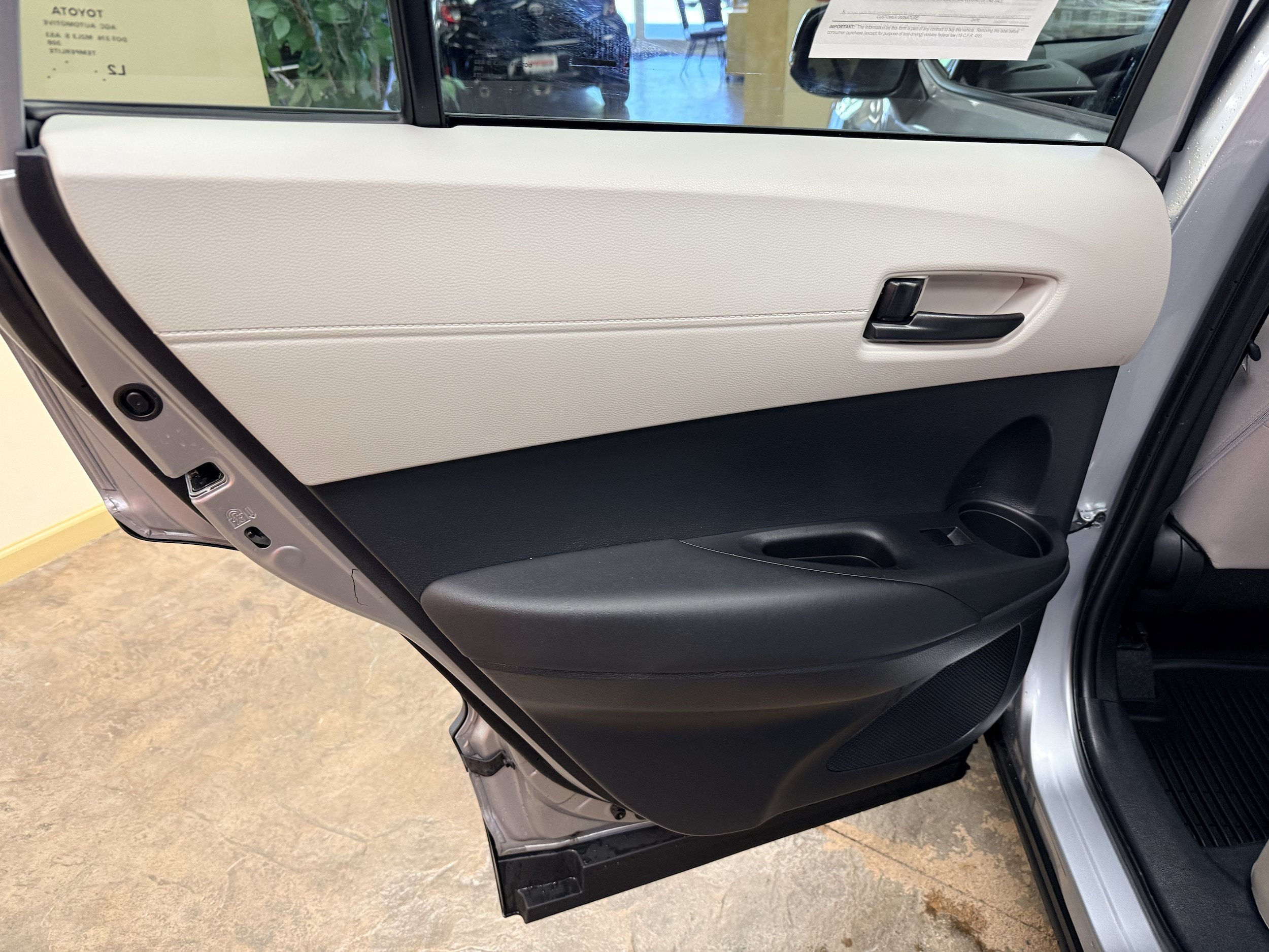 Used 2025 Toyota Corolla Cross LE AWD/4WD image 9