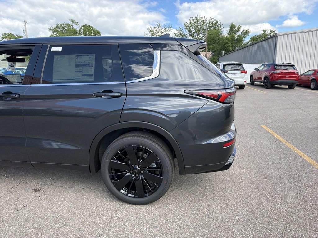 New 2026 Mitsubishi Outlander LE FWD image 7