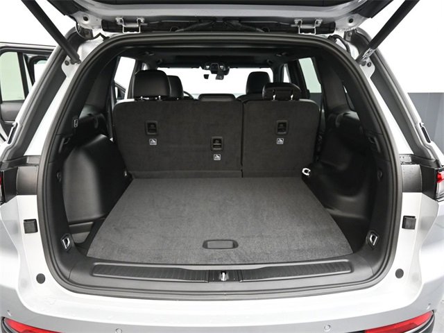 New 2025 Jeep Grand Cherokee Altitude image 17