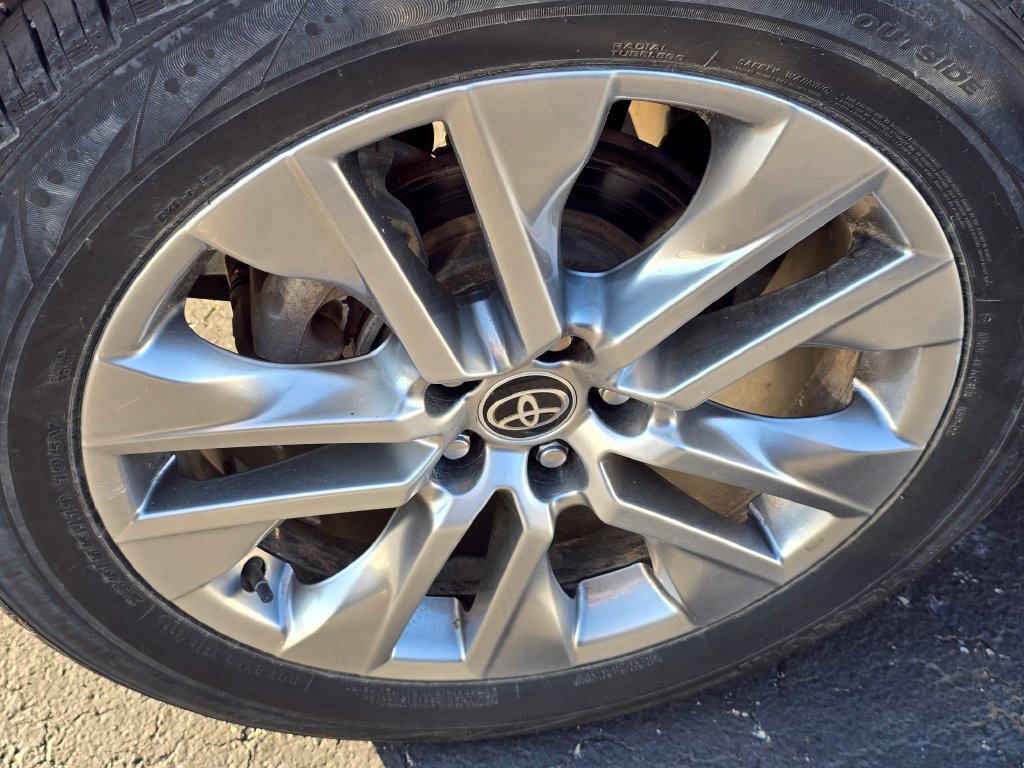 Used 2022 Toyota RAV4 XLE Premium AWD/4WD image 10
