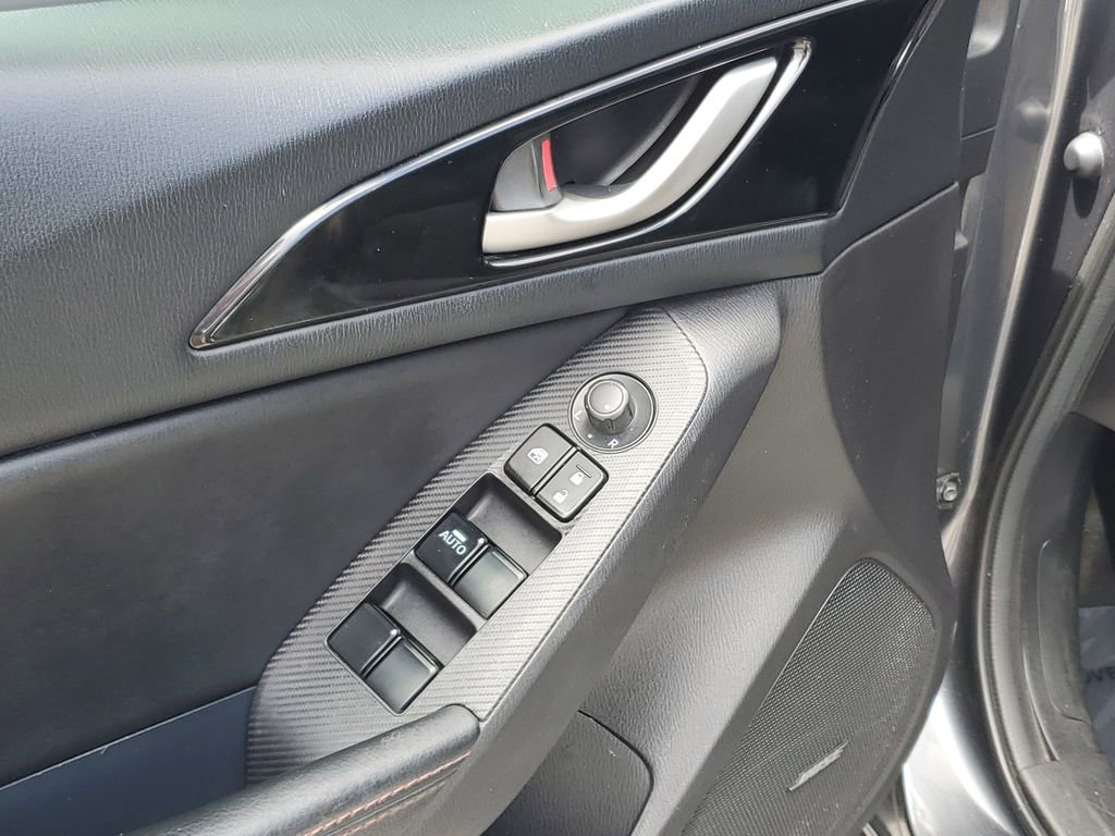 Used 2016 MAZDA MAZDA3 i Grand Touring image 19