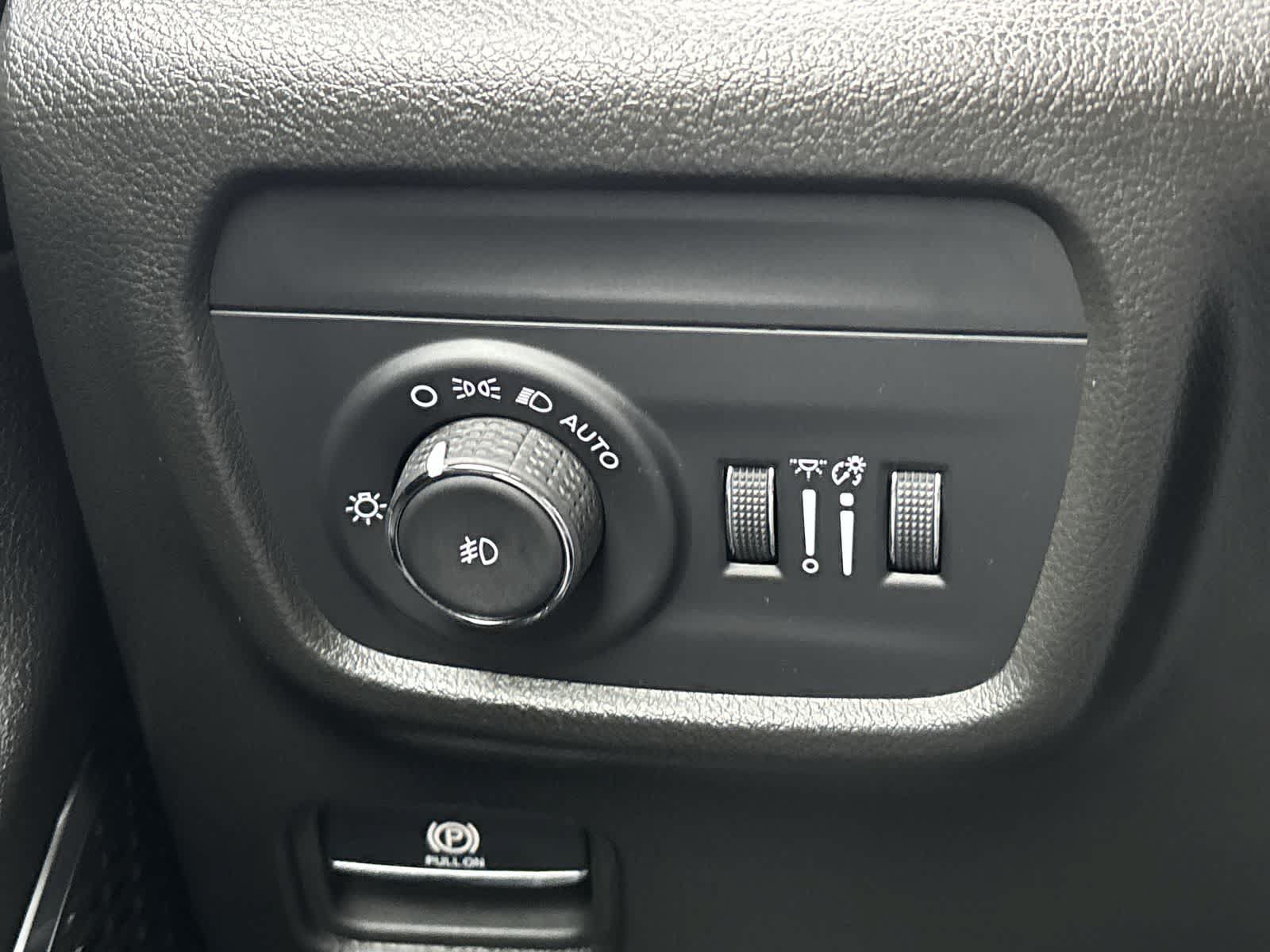 Used 2024 Jeep Grand Cherokee Overland w/ Luxury Tech Group IV AWD/4WD image 13