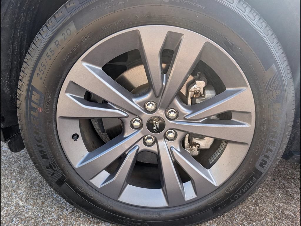 Used 2022 Ford Explorer XLT w/ Equipment Group 202A AWD/4WD image 25