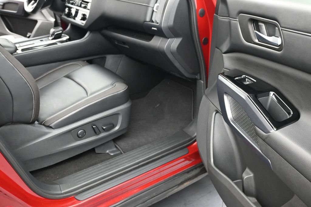 Used 2023 Nissan Pathfinder SL FWD image 15