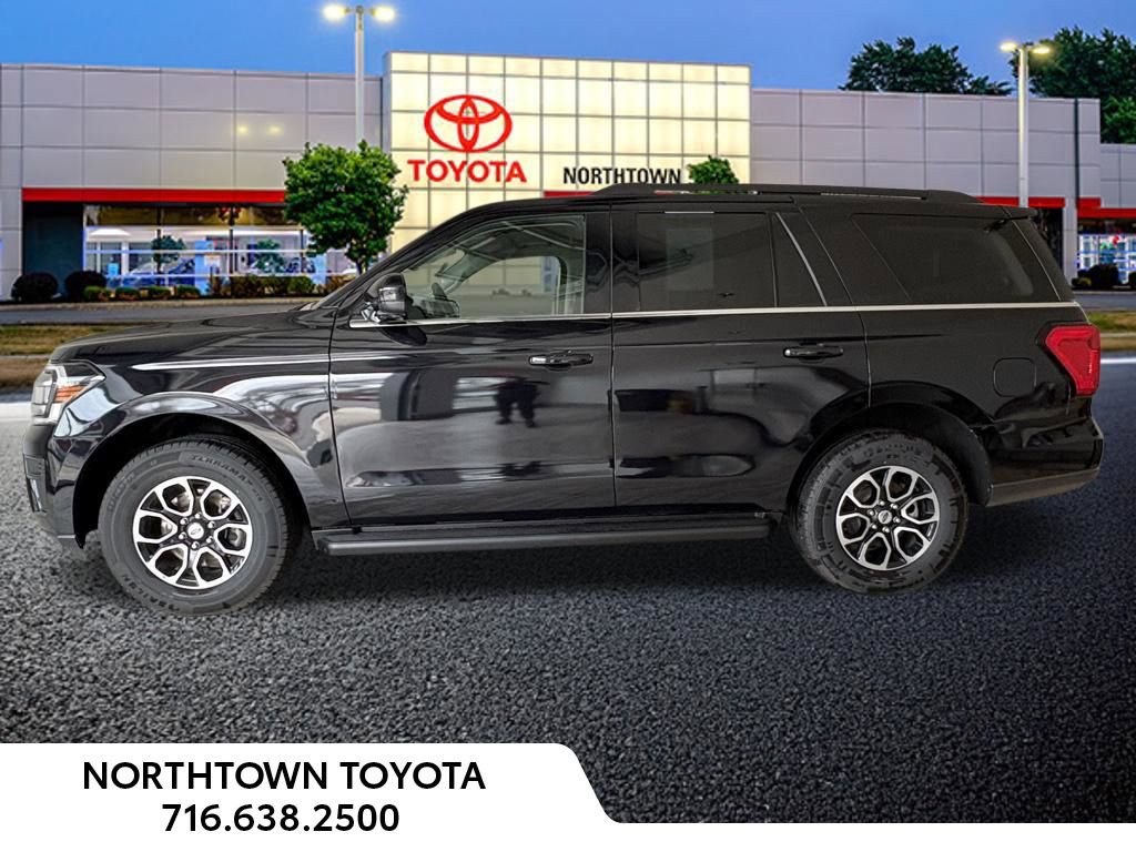 Used 2024 Ford Expedition XLT image 2