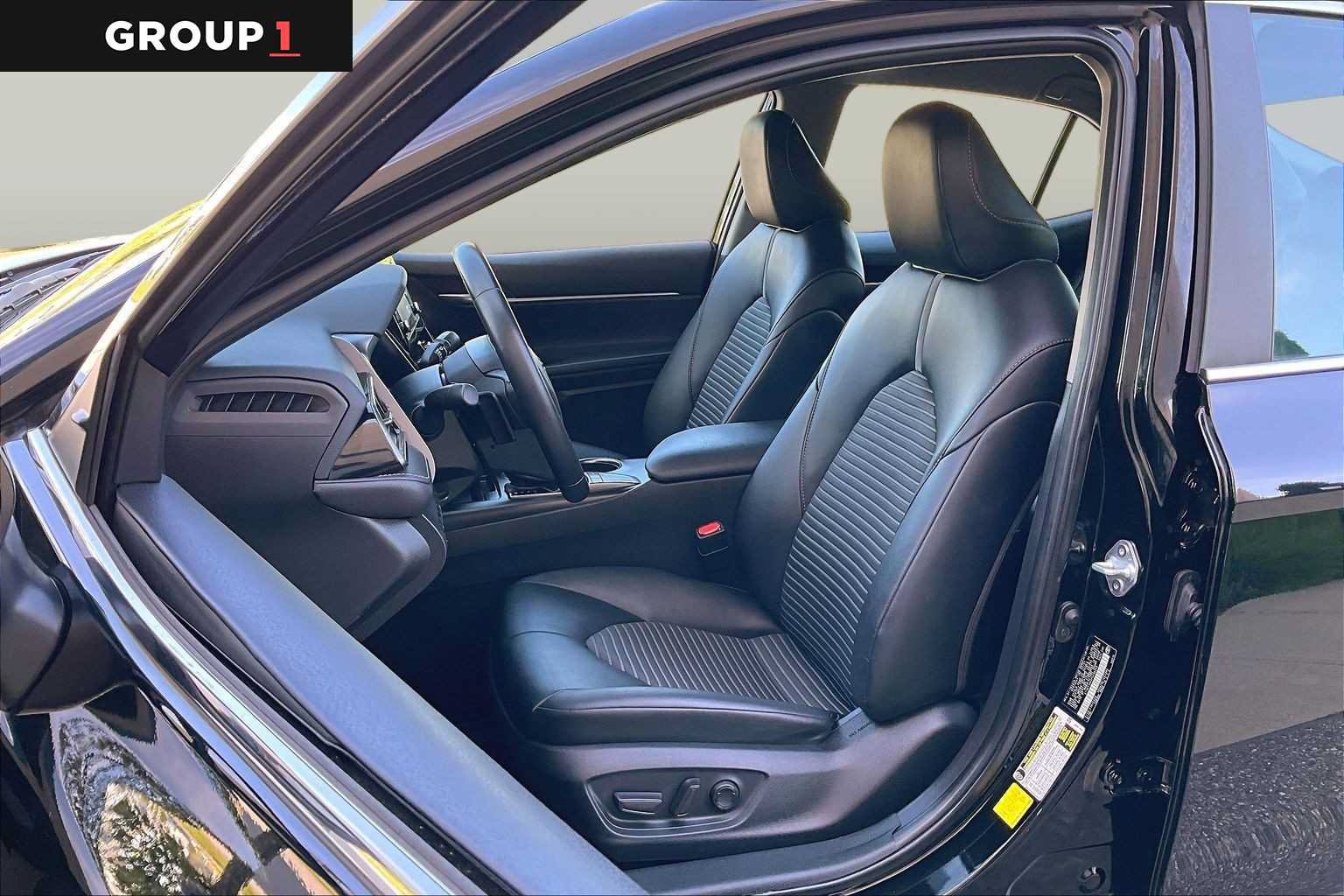 Used 2023 Toyota Camry SE w/ Blackout Package (TMS) FWD image 9