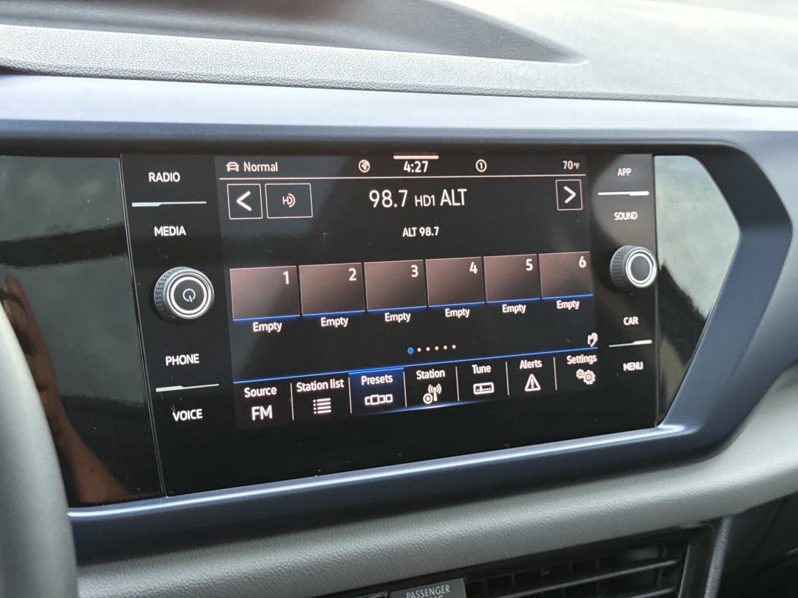 Certified 2022 Volkswagen Taos SE w/ Panoramic Sunroof Package image 18