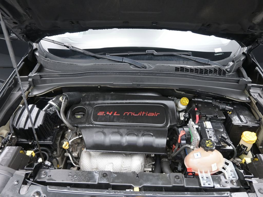 Used 2017 Jeep Renegade Latitude FWD image 22