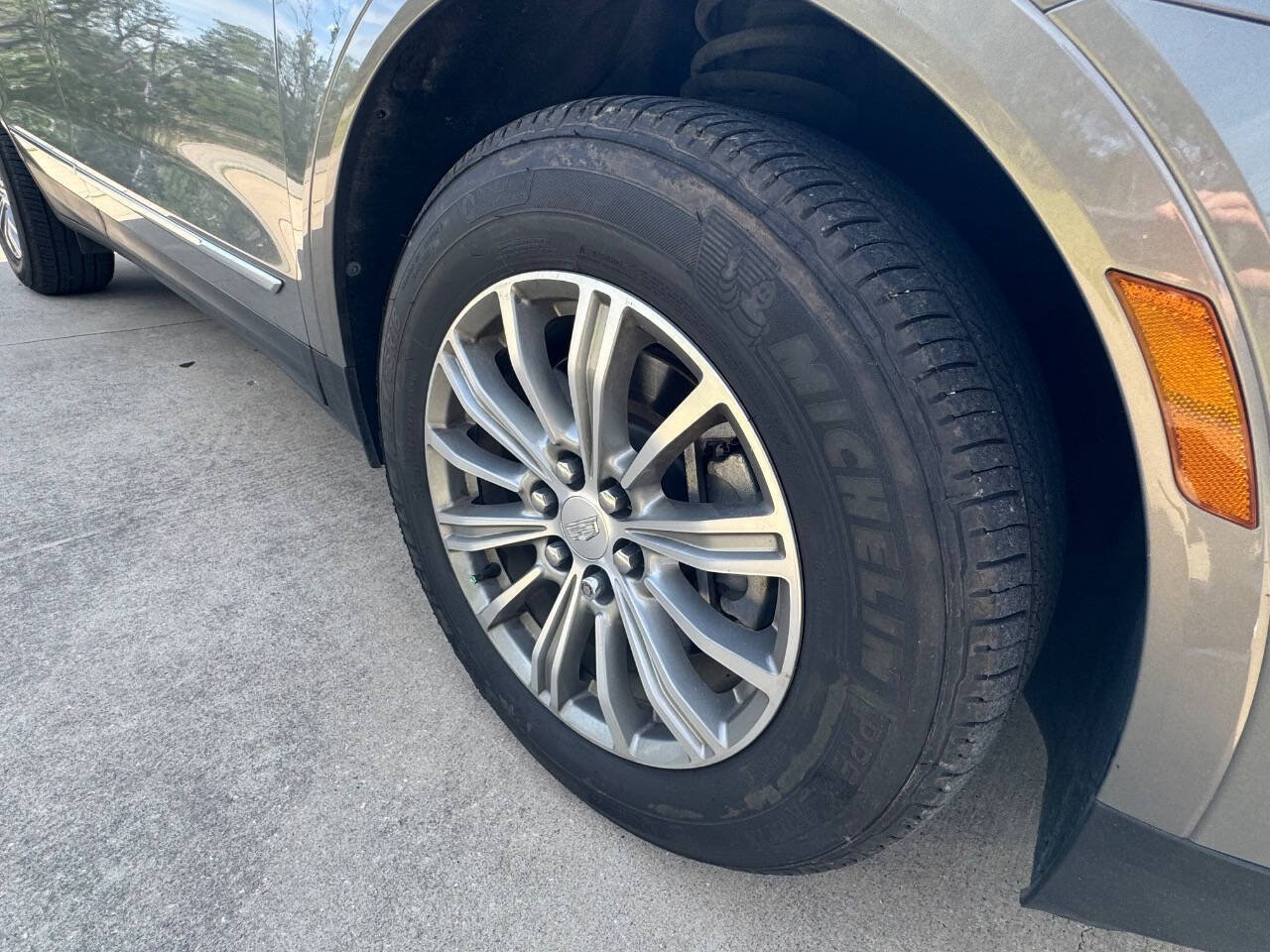 Used 2017 Cadillac XT5 Luxury w/ Driver Awareness Package FWD image 35
