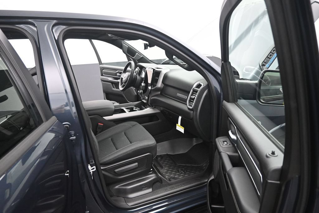 New 2026 RAM 1500 Big Horn AWD/4WD image 9