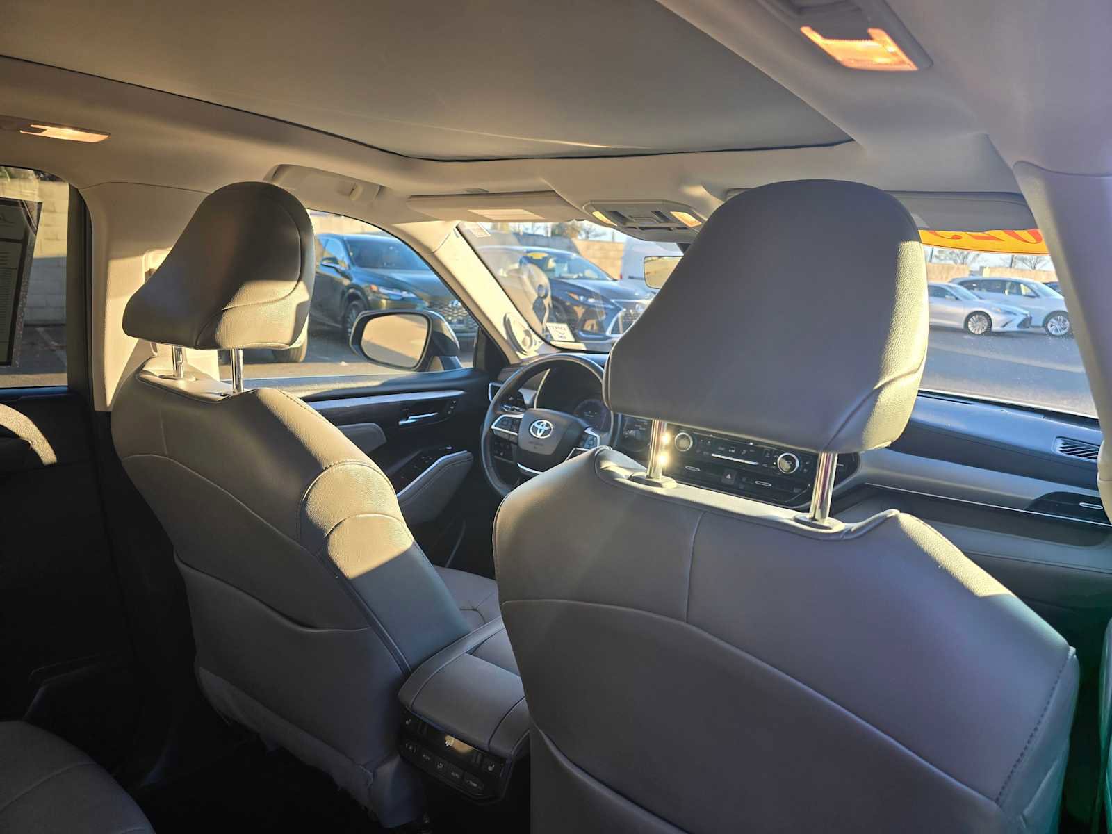 Used 2023 Toyota Highlander Platinum image 15