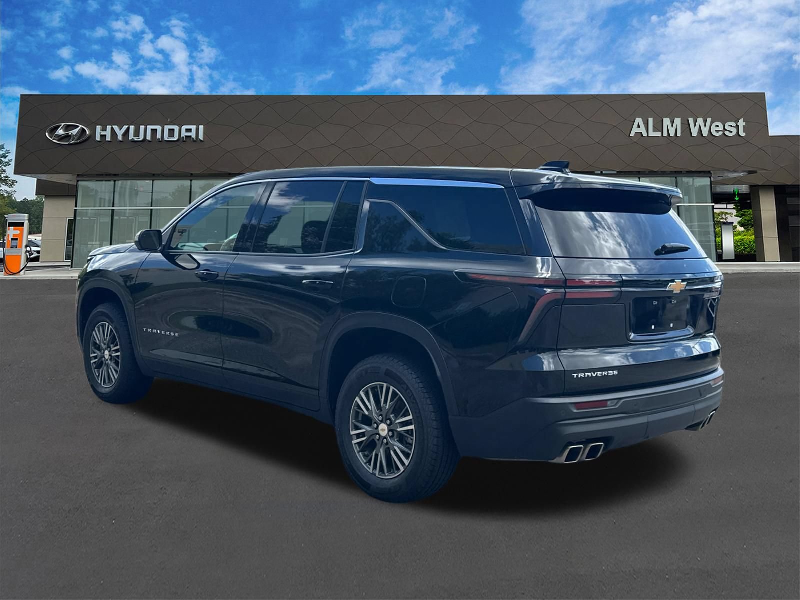 Used 2024 Chevrolet Traverse LS FWD image 7