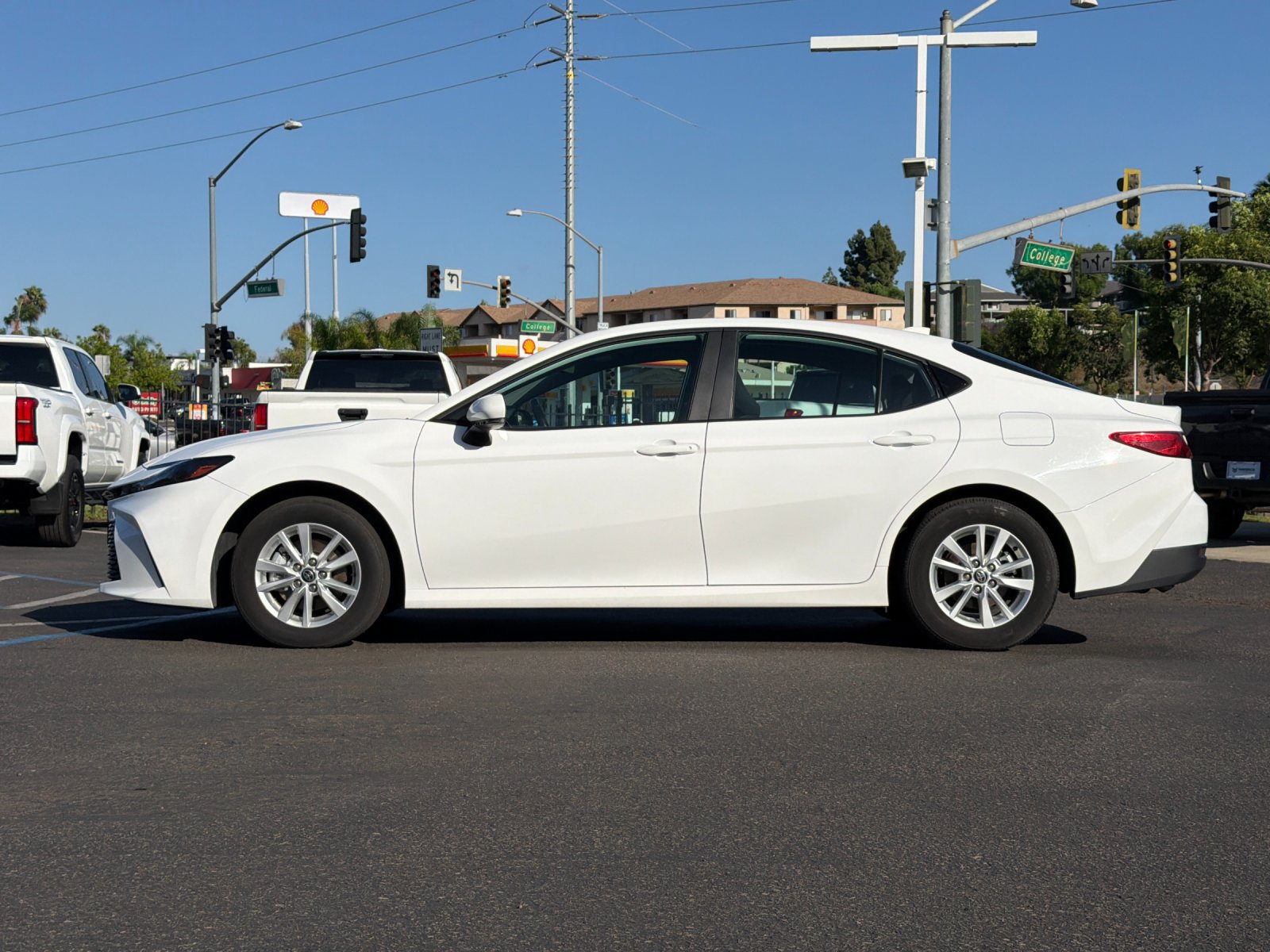 Used 2025 Toyota Camry LE w/ Convenience Package AWD/4WD image 2