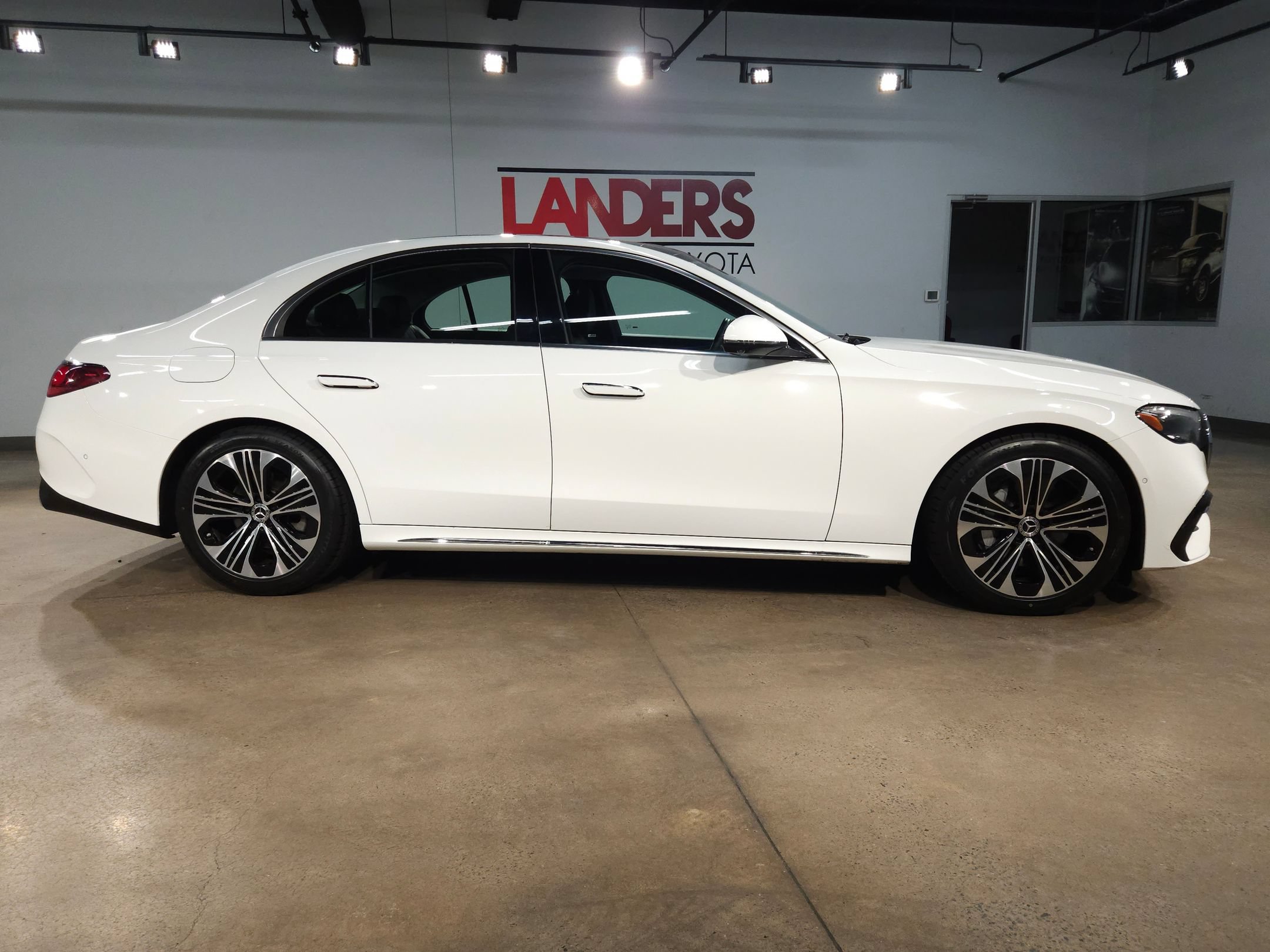 Used 2025 Mercedes-Benz E 350 Sedan w/ Winter Package image 8