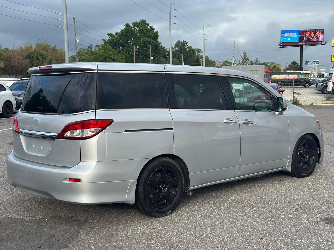 Used 2011 Nissan Quest SV FWD image 4