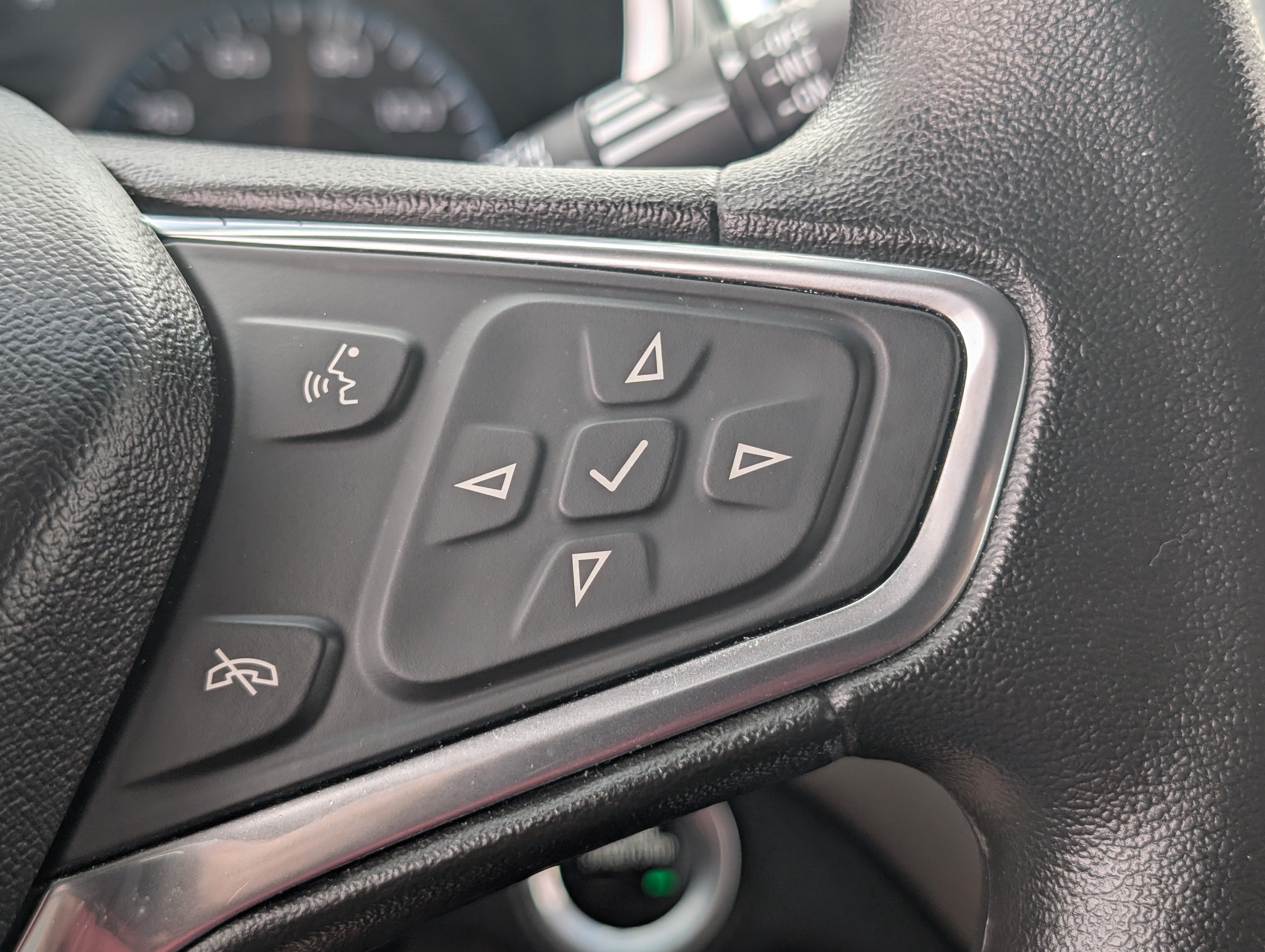 Used 2018 Chevrolet Equinox LS FWD image 24