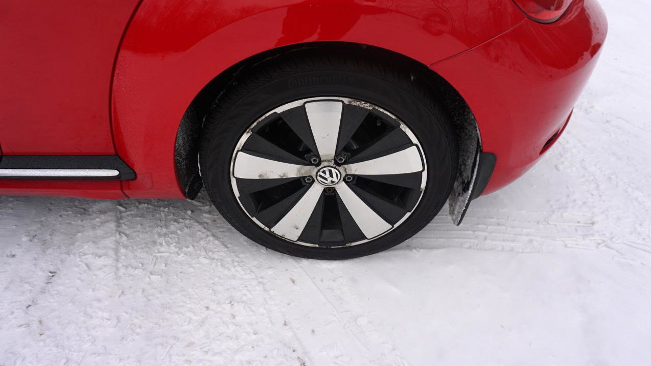 Used 2013 Volkswagen Beetle 2.0T image 10