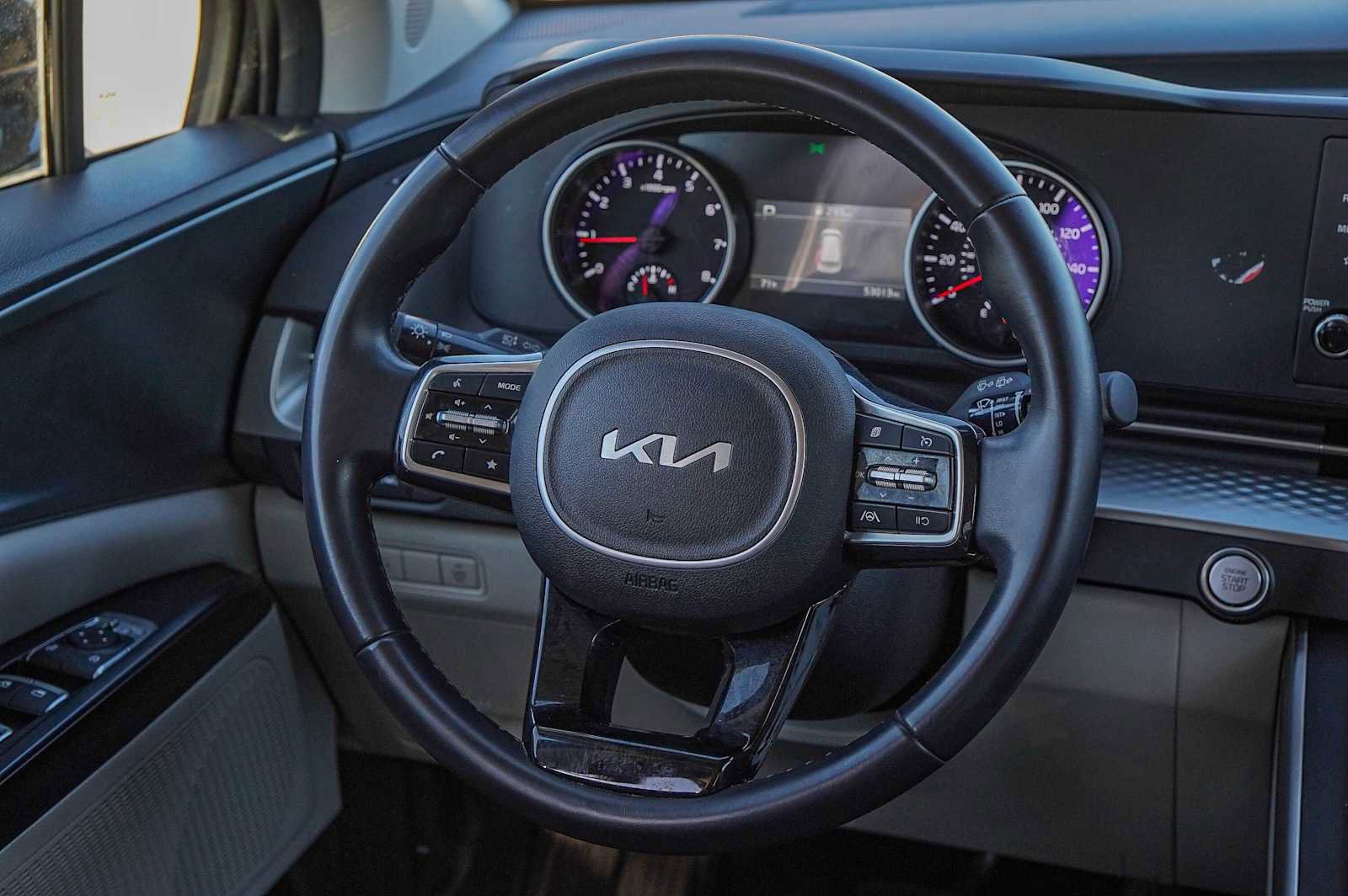 Certified 2024 Kia Carnival LX image 27