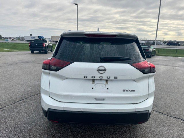 Used 2024 Nissan Rogue SV w/ SV Premium Package image 8