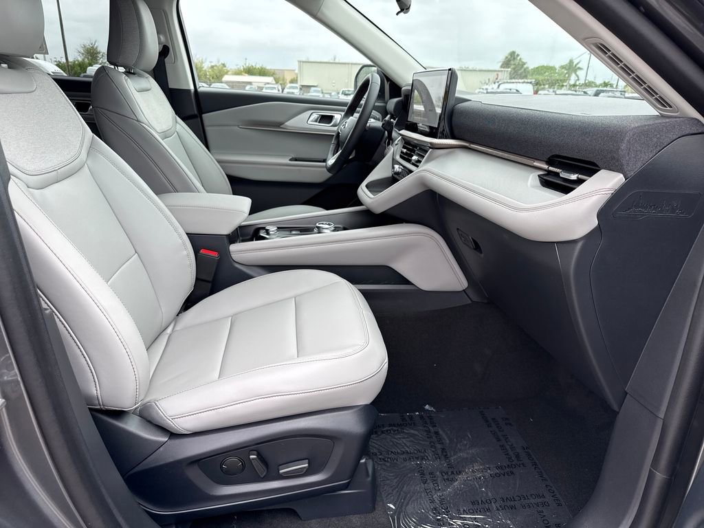 New 2026 Ford Explorer Active image 22