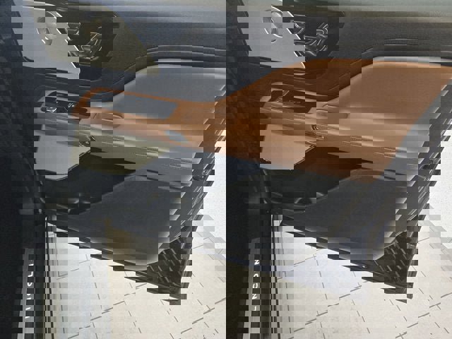 Used 2024 Lincoln Aviator Reserve w/ Equipment Group 201A image 3