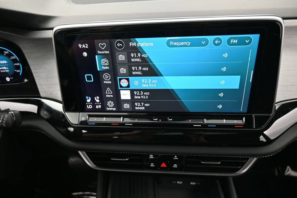 Used 2025 Volkswagen Atlas Cross Sport SE w/ Panoramic Sunroof Package FWD image 29