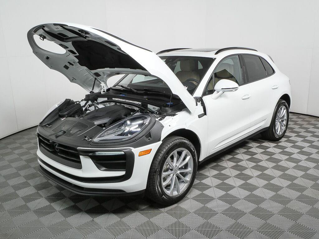 Certified 2026 Porsche Macan Turbo AWD/4WD image 33