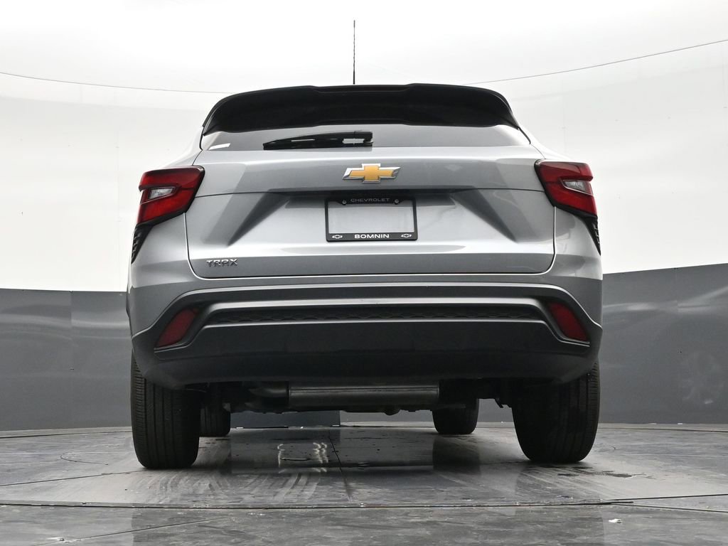 Used 2025 Chevrolet Trax LS FWD image 23