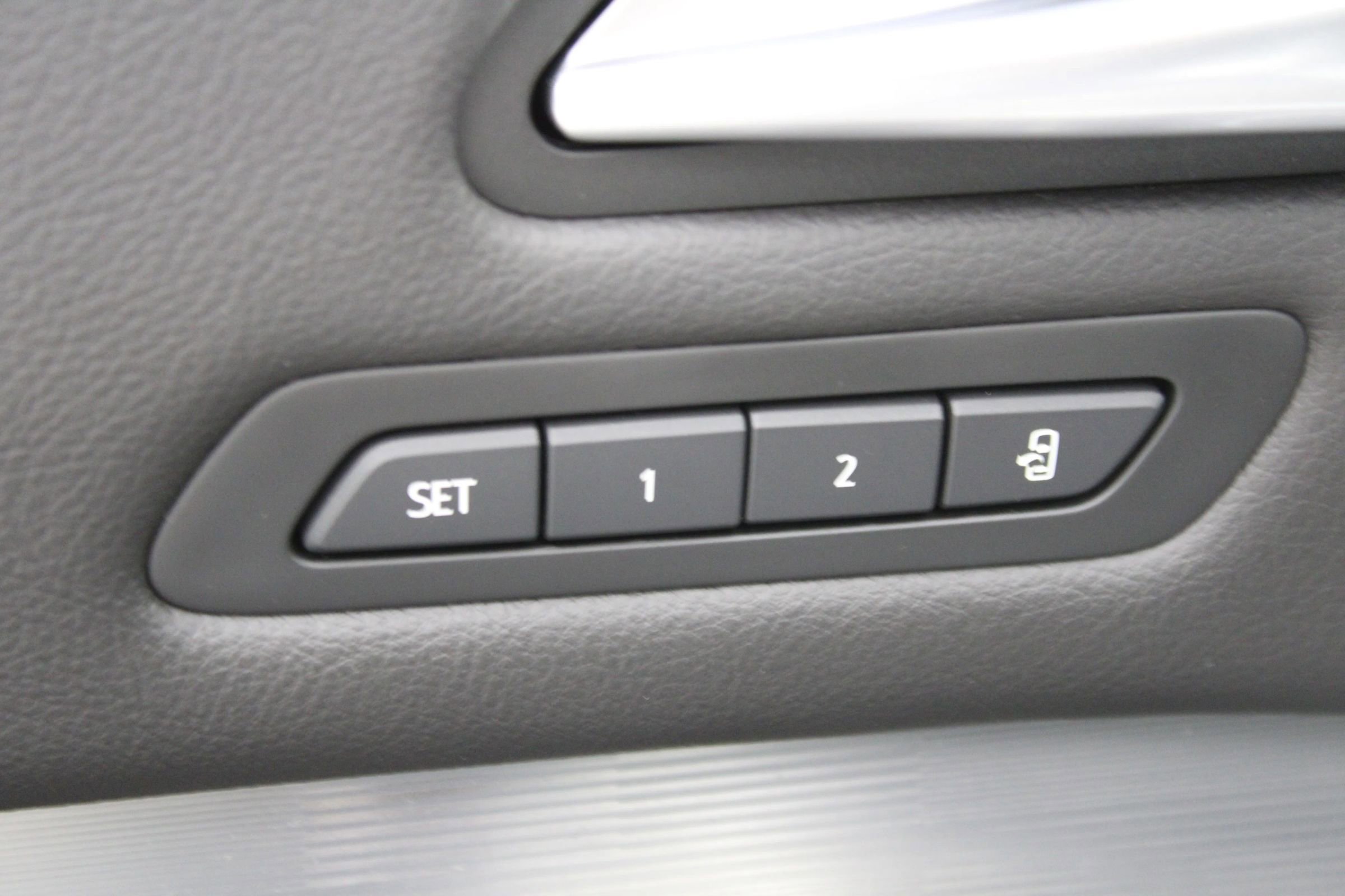 Used 2024 Cadillac XT4 Premium Luxury image 44