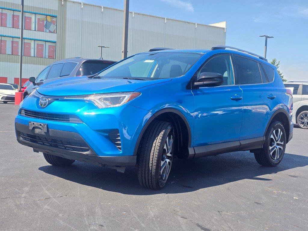 Used 2018 Toyota RAV4 LE w/ All Weather Liner Package FWD image 4