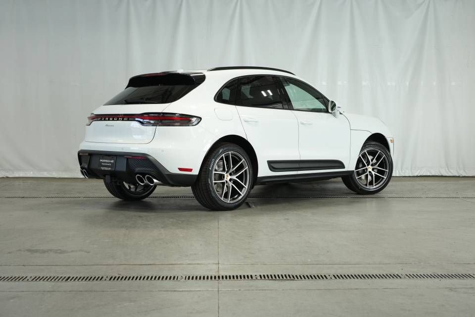 Certified 2025 Porsche Macan AWD/4WD image 7