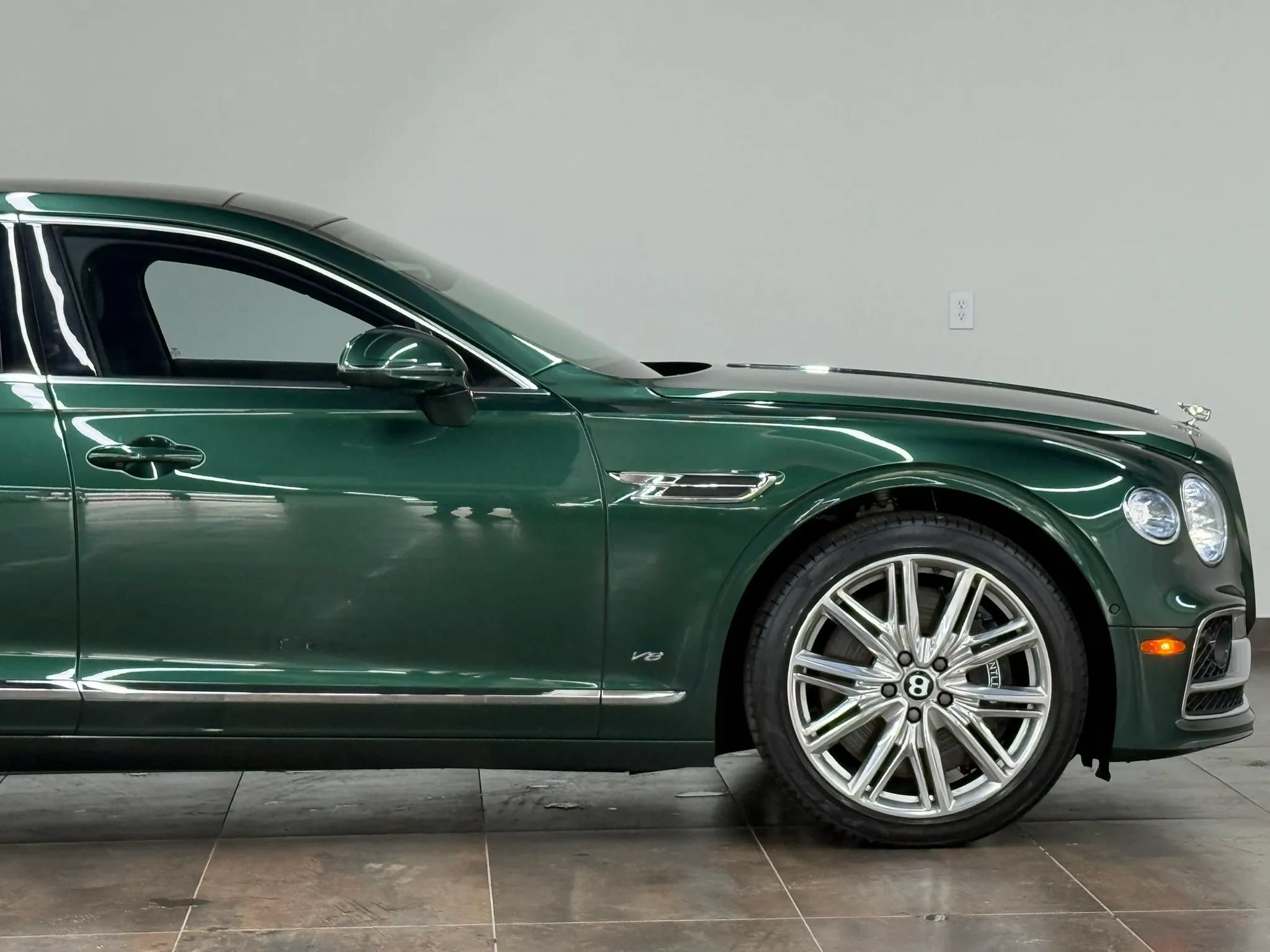 Used 2022 Bentley Flying Spur V8 AWD/4WD image 24