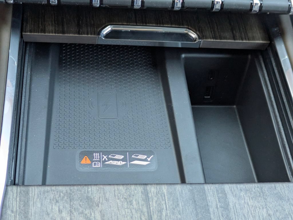 New 2026 GMC Acadia Denali Ultimate w/ LPO, Floor Liner Package AWD/4WD image 19