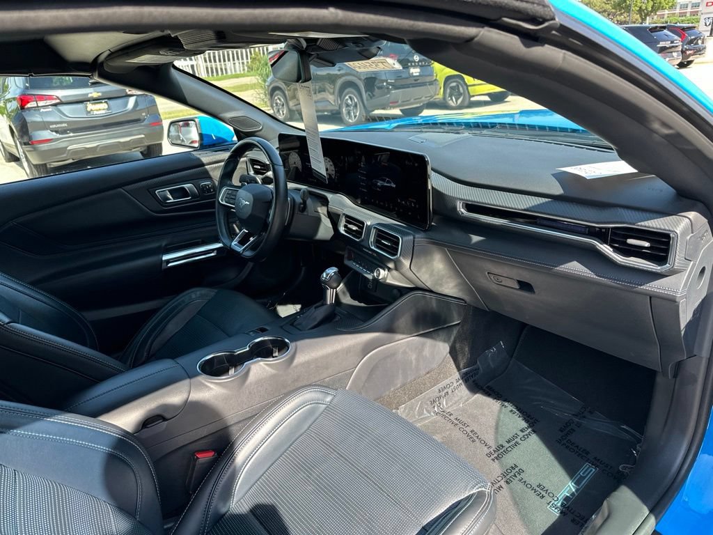 Used 2025 Ford Mustang GT Premium RWD image 16