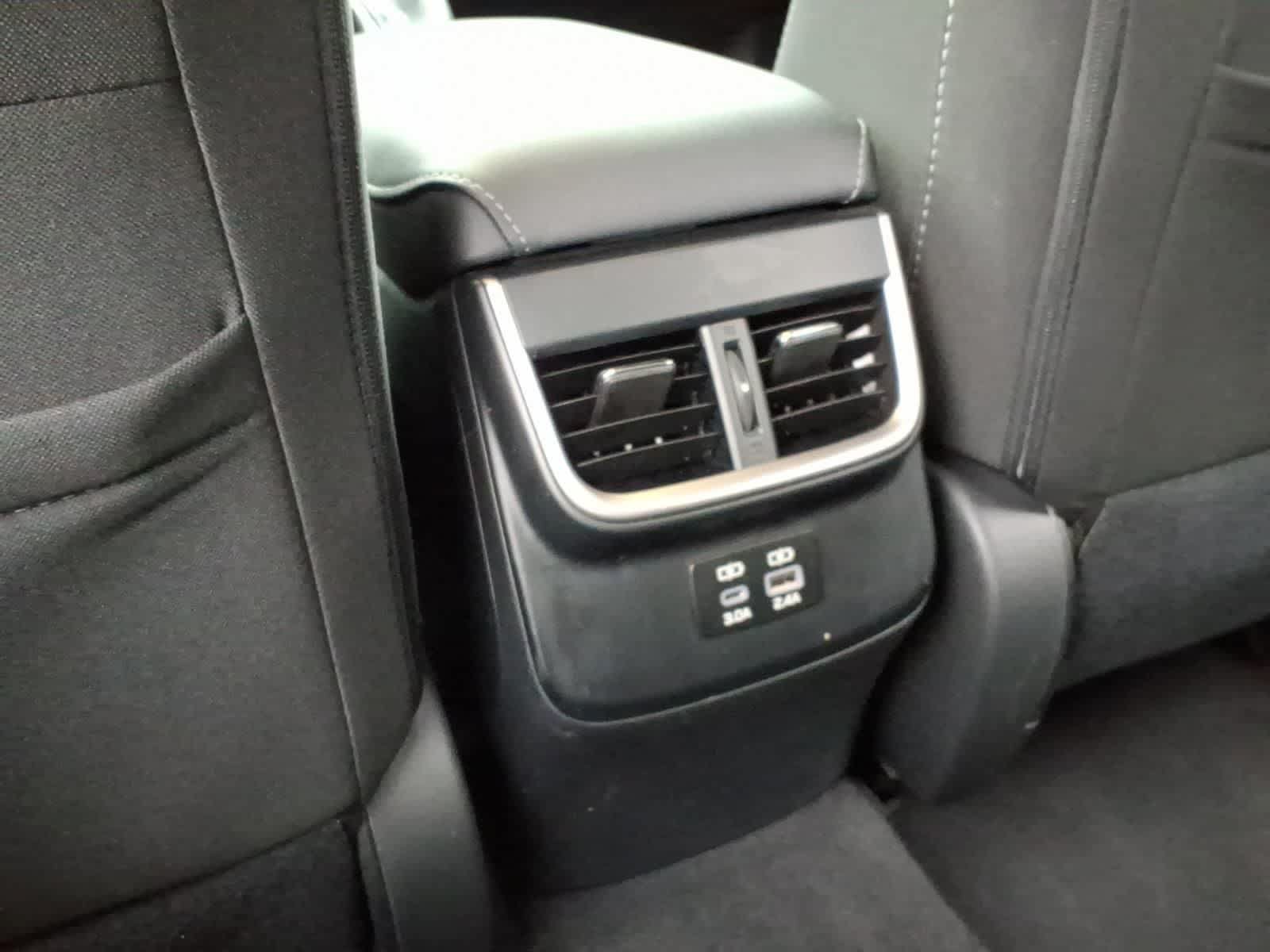 Used 2024 Subaru Outback Premium AWD/4WD image 11