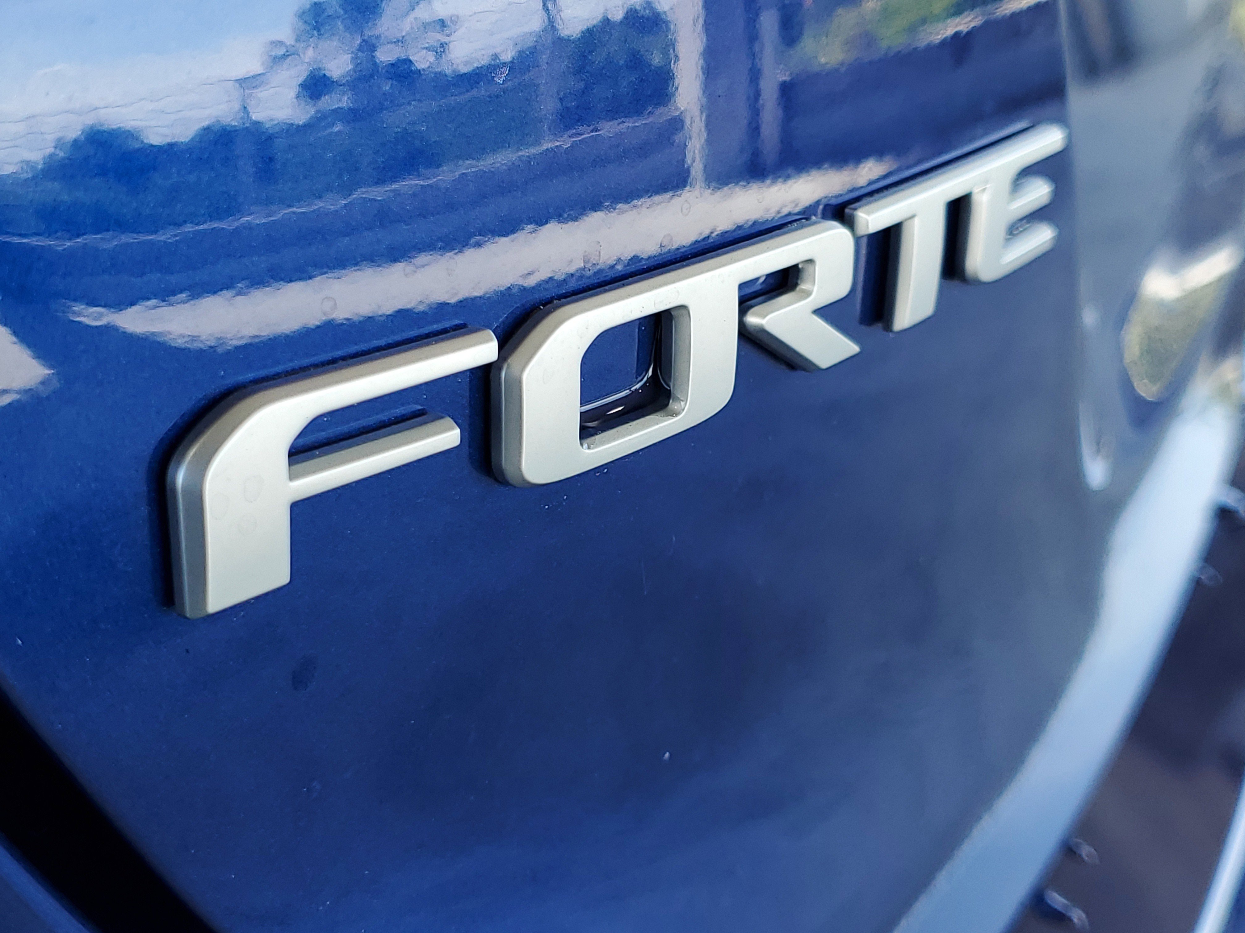 Used 2023 Kia Forte LXS FWD image 5