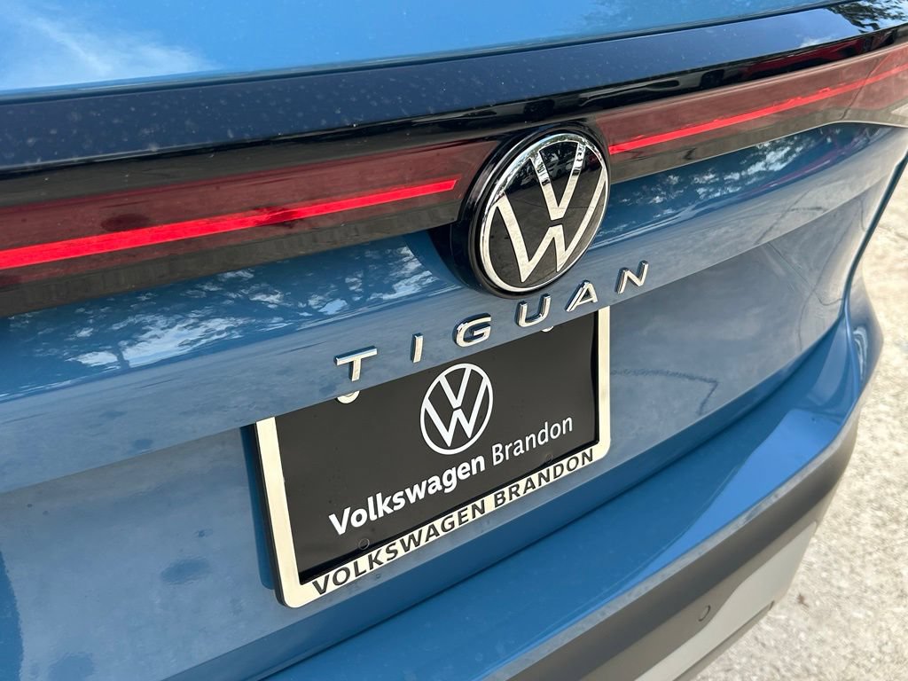 Used 2025 Volkswagen Tiguan SE FWD image 31