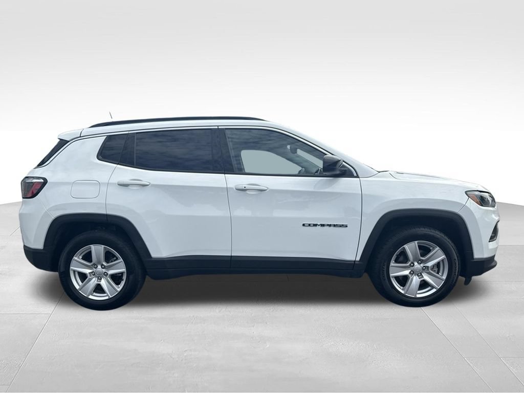 Used 2022 Jeep Compass Latitude FWD image 2