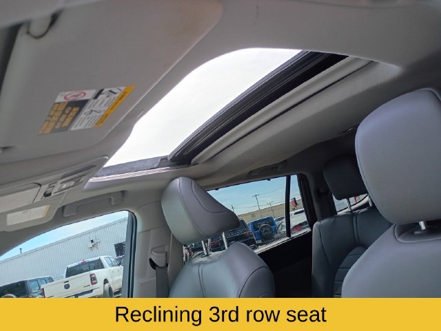 Used 2023 Toyota Highlander XLE AWD/4WD image 19