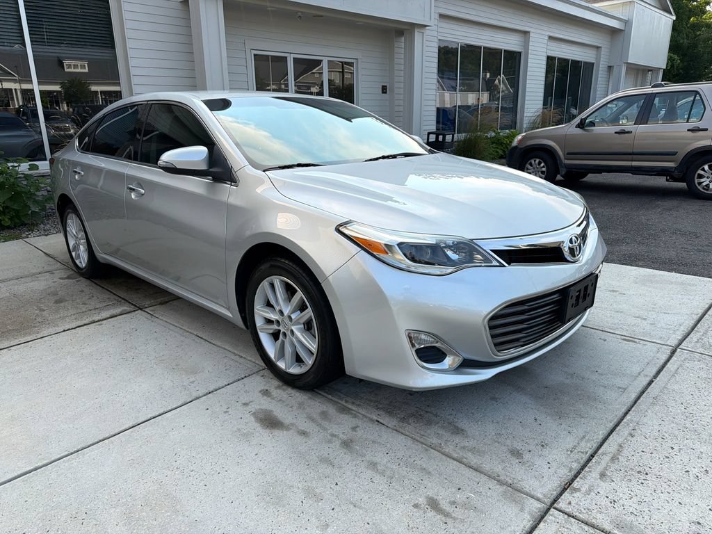 Used 2013 Toyota Avalon XLE FWD image 5