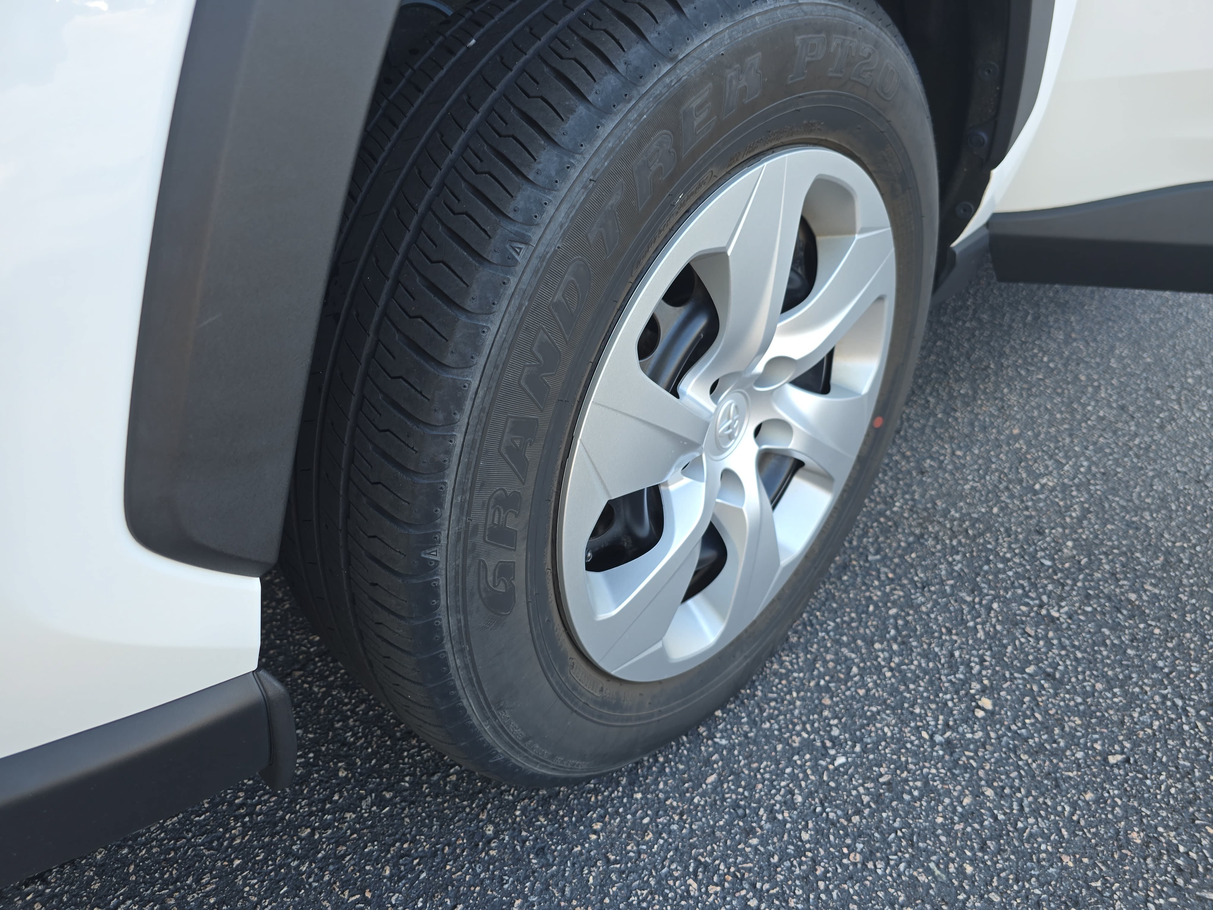 Certified 2023 Toyota RAV4 LE FWD image 32