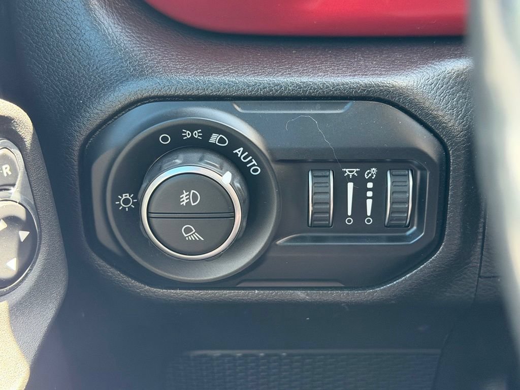 Used 2021 Jeep Gladiator Rubicon AWD/4WD image 11