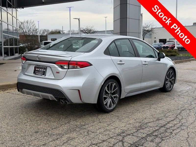 Used 2021 Toyota Corolla SE w/ SE Premium Package image 3