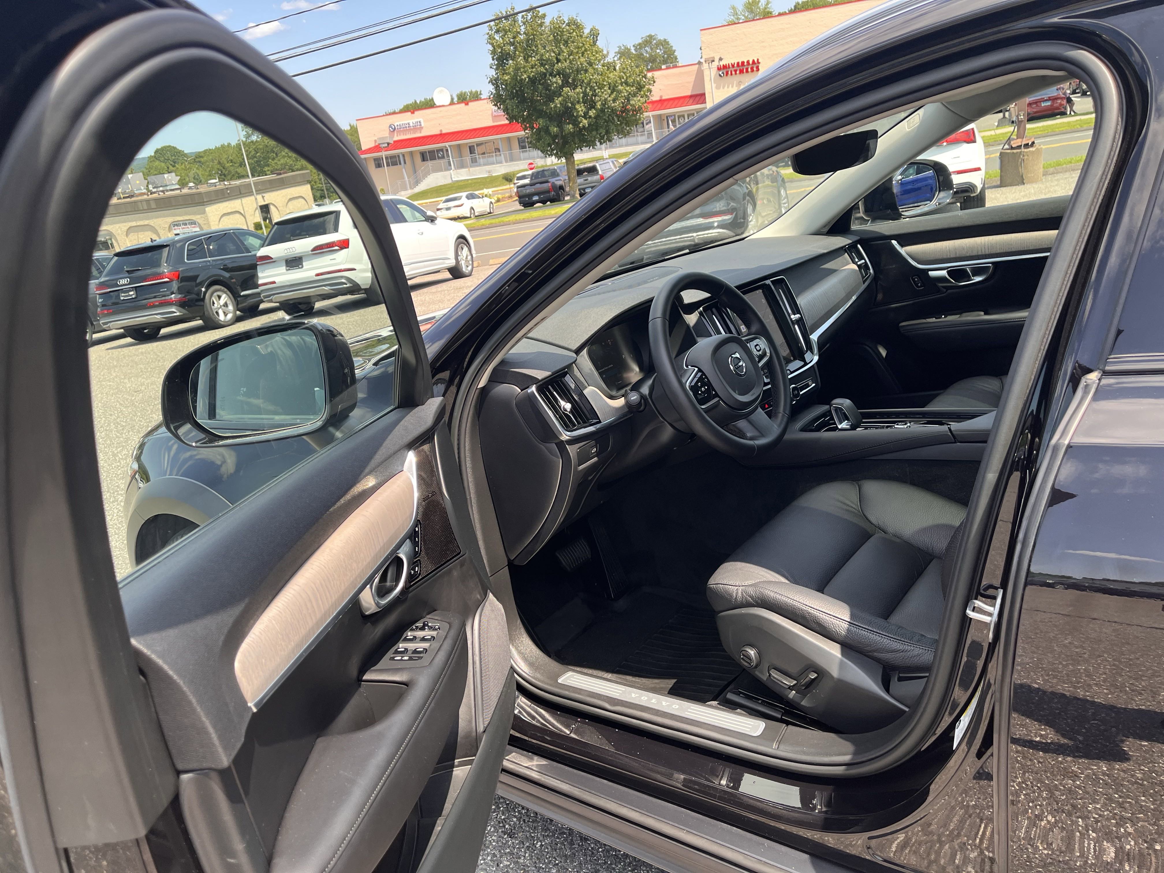 Certified 2023 Volvo V90 B6 Cross Country Plus image 8