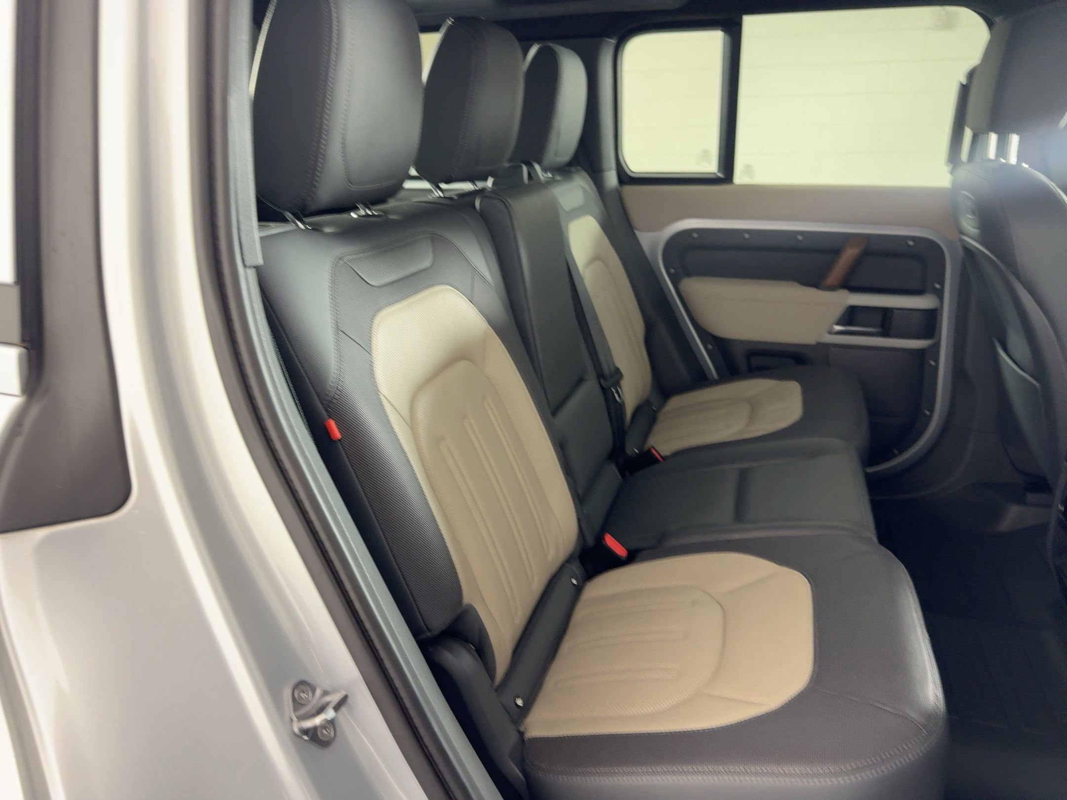 Used 2022 Land Rover Defender 110 X-Dynamic SE image 26