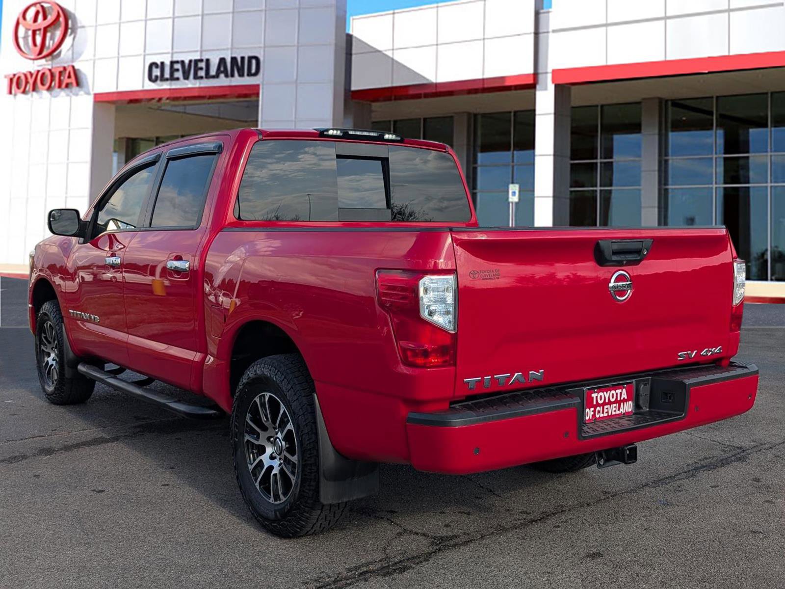 Used 2020 Nissan Titan SV w/ SV Convenience Package image 4