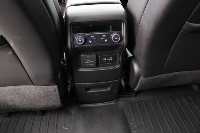 Used 2022 GMC Acadia SLT w/ Elevation Edition image 25