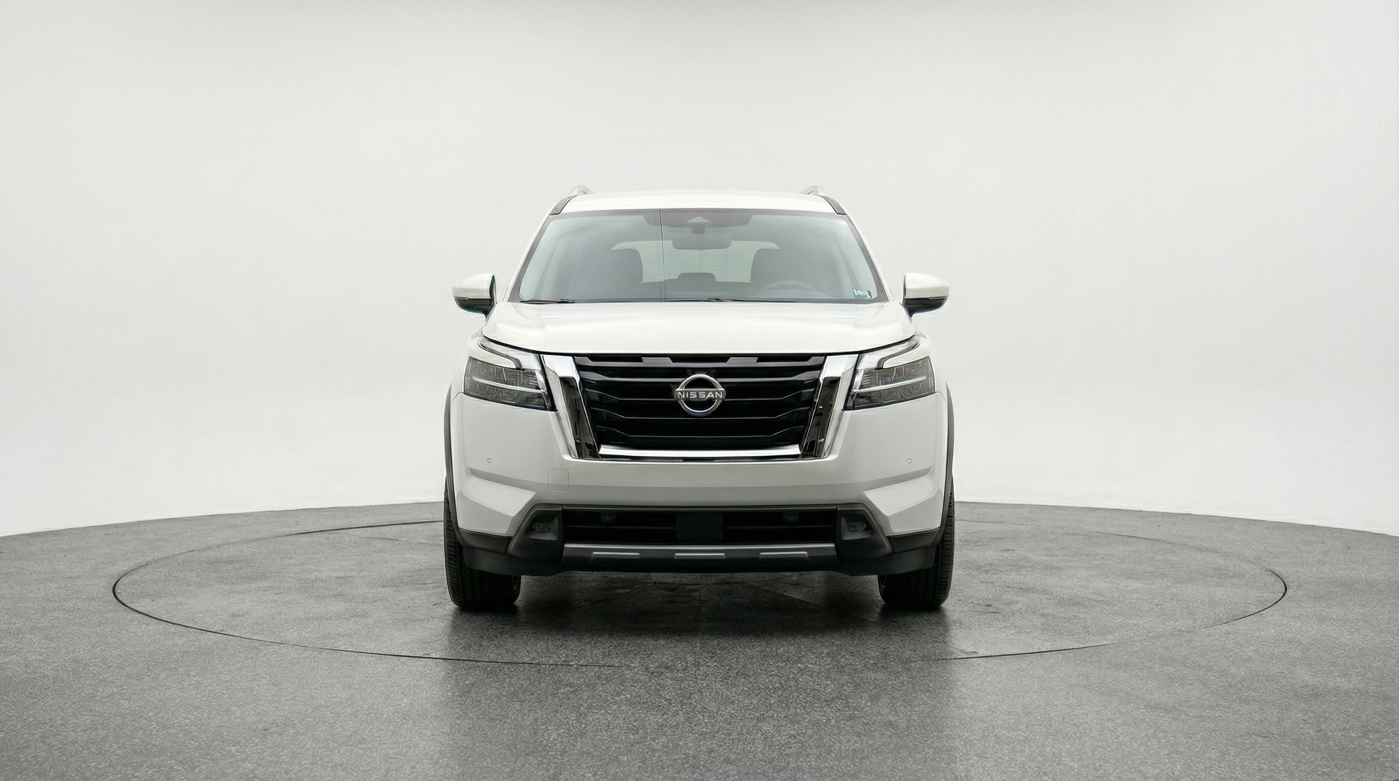 Used 2025 Nissan Pathfinder SV image 2